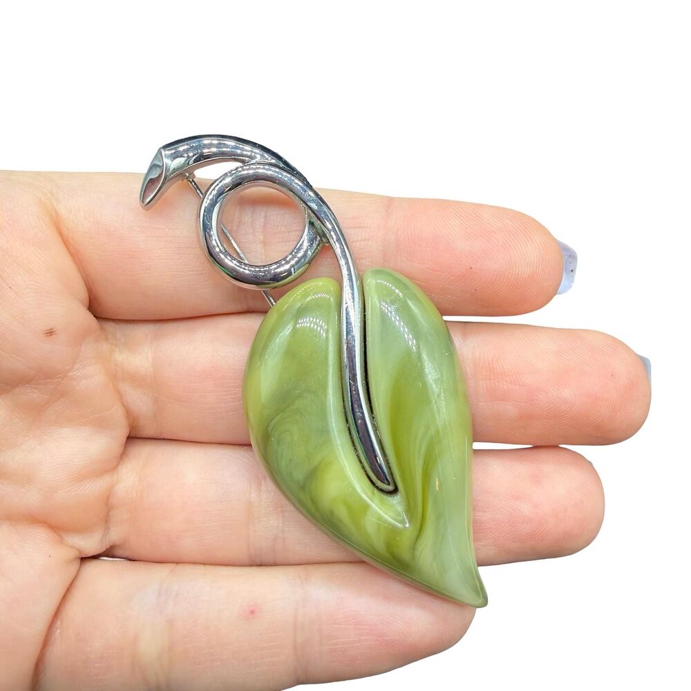 Vintage Jewelry Signed Liz Claiborne Beautiful Silver Tone and Lucite Leaf Pin B